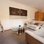 Countryside Stay With Garden شقة