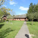 Countryside Stay With Garden شقة